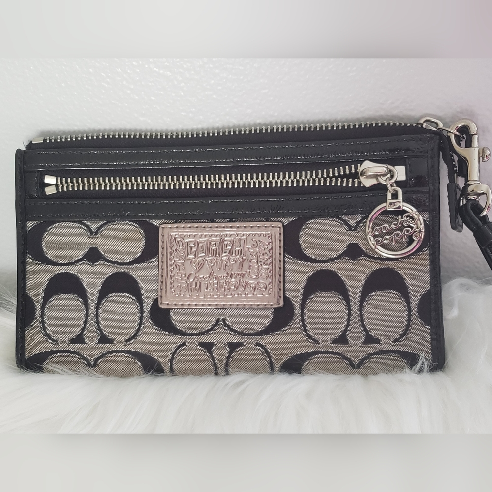 GUC COACH POPPY WRISTLET
